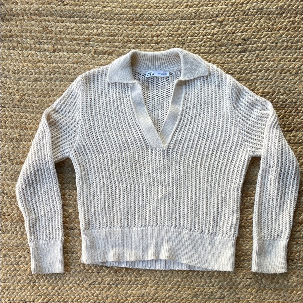 Zara Women's Cream V-Neck Sweater